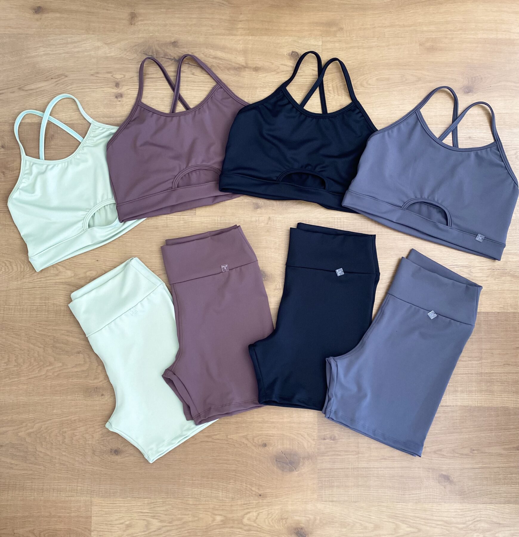 Pack x 4 CONJUNTOS de top Marlen y calza Helen